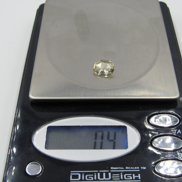 Natural 2 Carat Oval Cut Quartz Gemstone - Picture 6 of 6